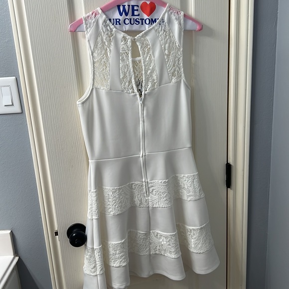 White/lace summer dress - Picture 2 of 3